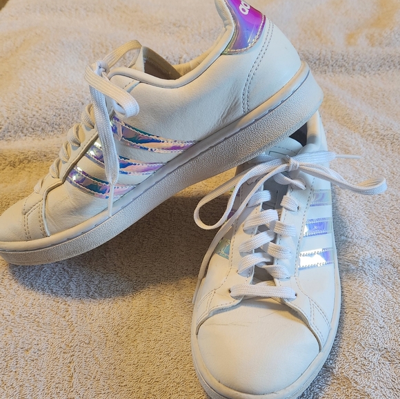 White Adidas Sneakers with silver stripes. size 7.5